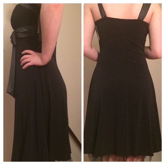 NWT dress. Size M. black w/polka-dot trim. - Picture 3 of 4